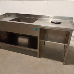 s/s  Clearing table 